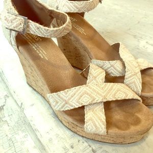 Toms wedges